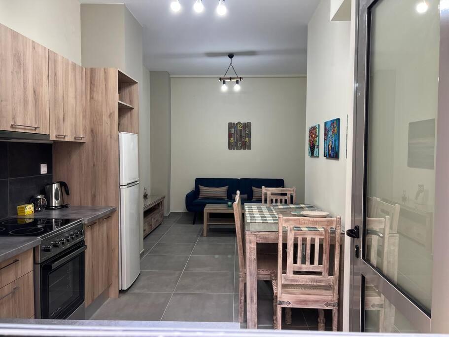 Spacious And Beautiful House Пірей Екстер'єр фото
